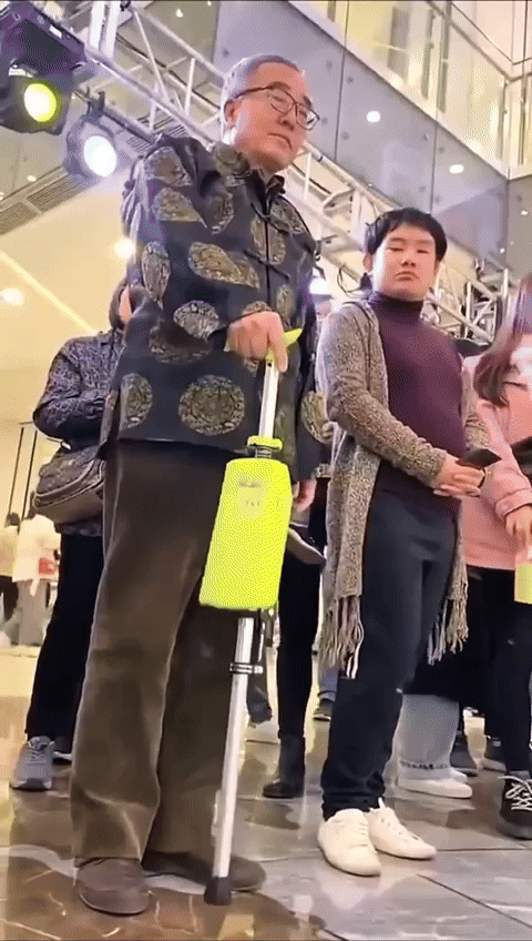 2-in-1 Cane with Seat